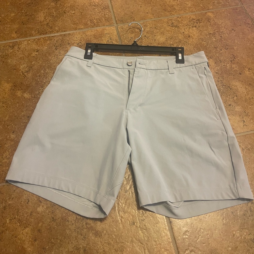 Lululemon Athletica Light Gray Men's Golf Shorts